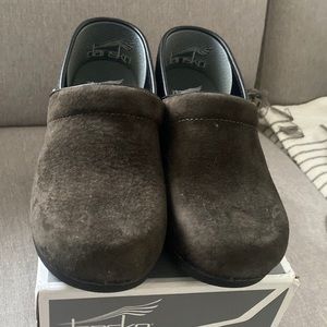 Dansko XP 2.0 chocolate brown suede waterproof clogs